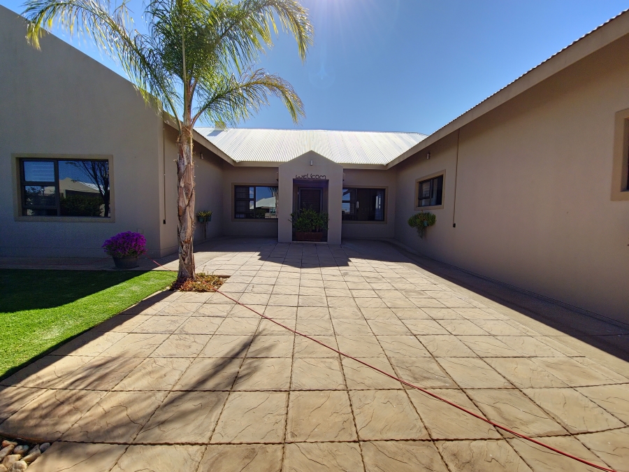 3 Bedroom Property for Sale in Kanoneiland Northern Cape